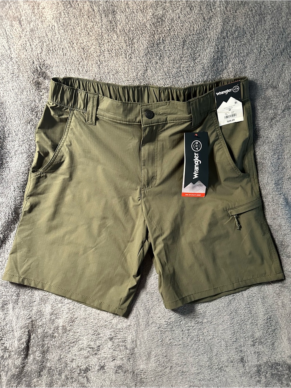 Wrangler Olive Cargo Shorts with Zip Pocket